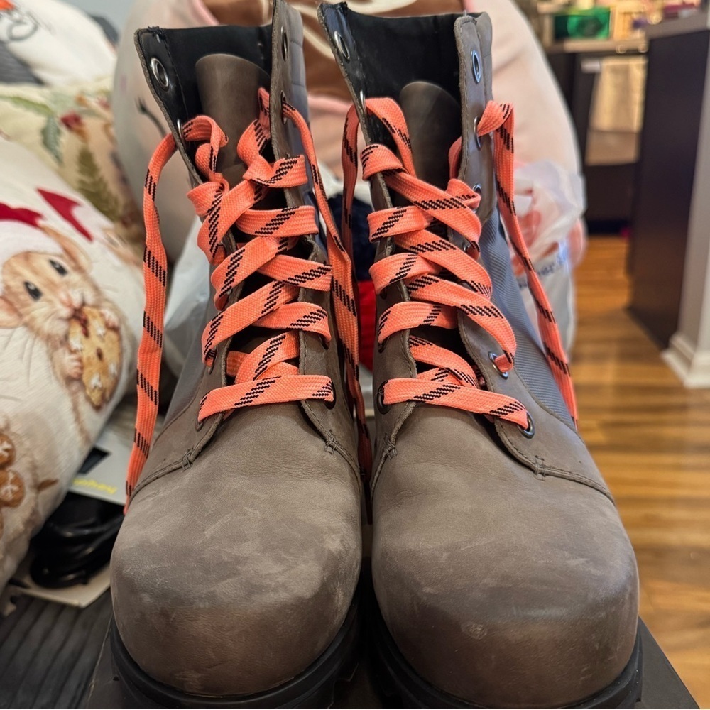 Sorel Women's Lace Up Wedge Boots with Coral Laces - Picture 4 of 6